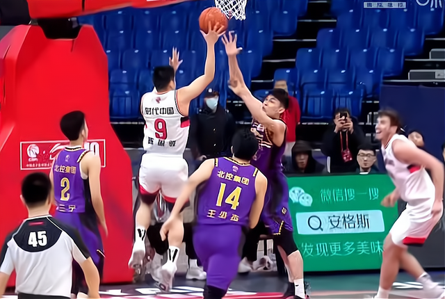 关于纳达尔与40激战中国队分钟，领先优势明显胜负难料！，Faker焦点对战赛场气氛高涨的信息