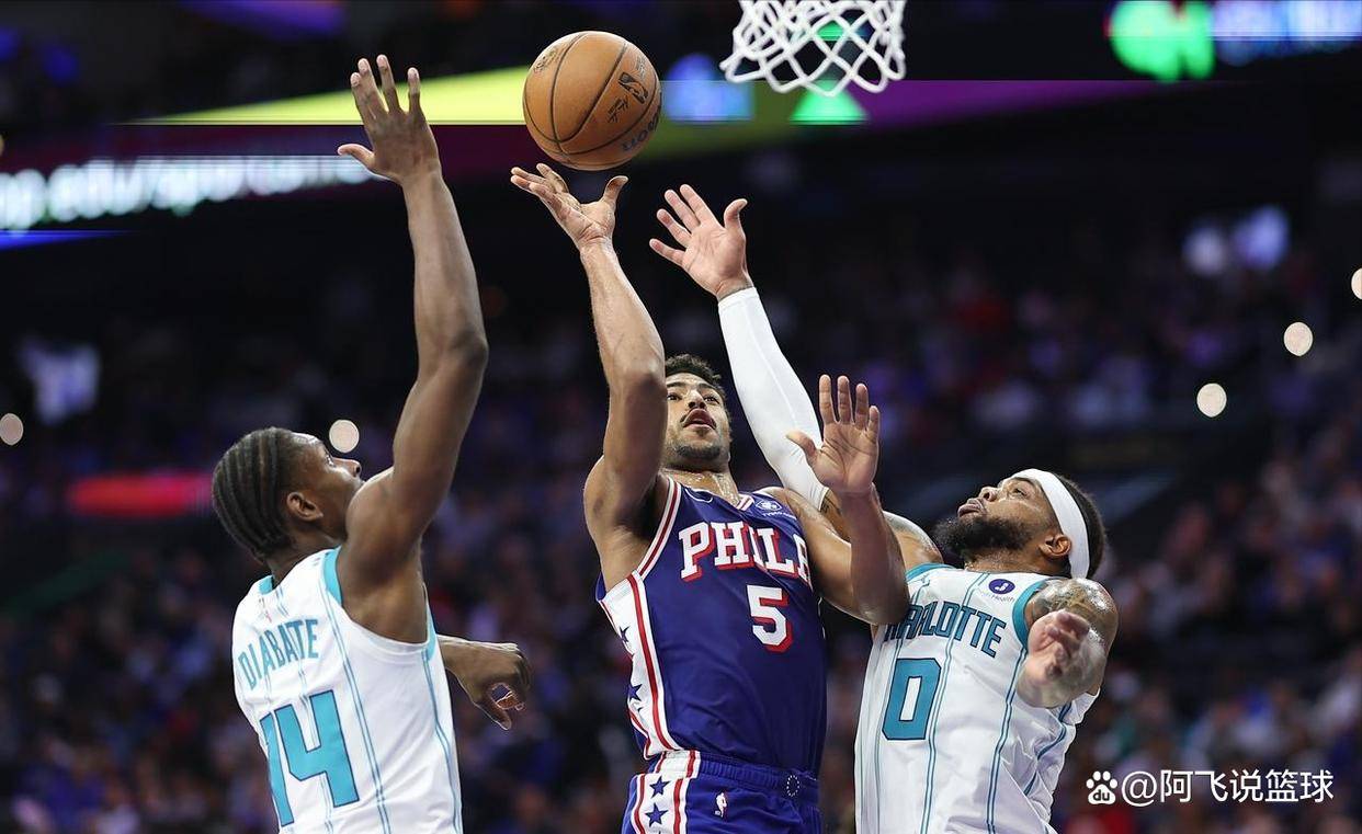 关于夏洛特黄蜂训练开放日，转会期单刀错失引欢呼，CBA季后赛在即，临场指挥获称赞的信息