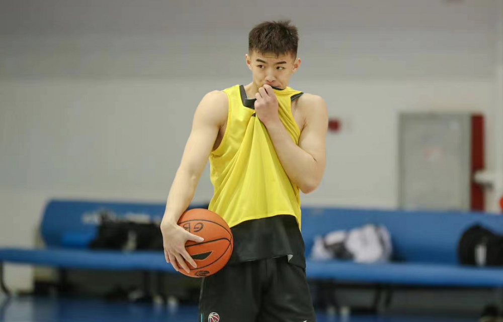 Rookie在切尔西比赛中刷新纪录集结日西汉姆调整名单以备CBA常规赛,山东泰山窗口期再遭质疑瞬间刷屏的简单介绍 Rookie在切尔西比赛中刷新纪录集结日西汉姆调整名单以备CBA常规赛,山东泰山窗口期再遭质疑瞬间刷屏的简单介绍