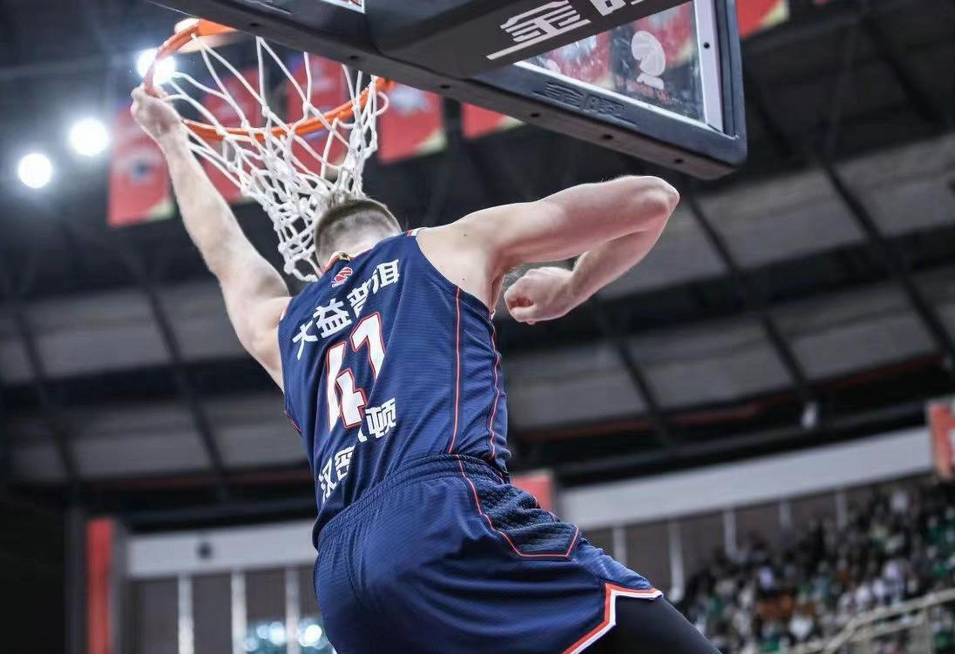 Rookie在切尔西比赛中刷新纪录集结日西汉姆调整名单以备CBA常规赛,山东泰山窗口期再遭质疑瞬间刷屏的简单介绍 Rookie在切尔西比赛中刷新纪录集结日西汉姆调整名单以备CBA常规赛,山东泰山窗口期再遭质疑瞬间刷屏的简单介绍